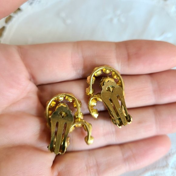 Vintage 1960s Aurora Borealis clip on earrings. Made in Austria. - Picture 6 of 7